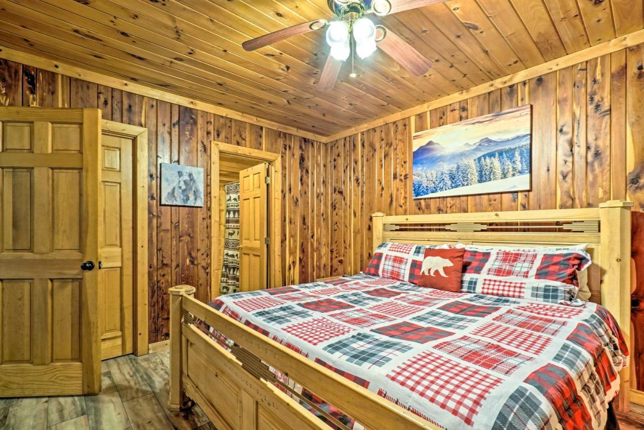 Grin N Bear It Cabin With Hot Tub And Fire Pit! Pigeon Forge Exteriör bild