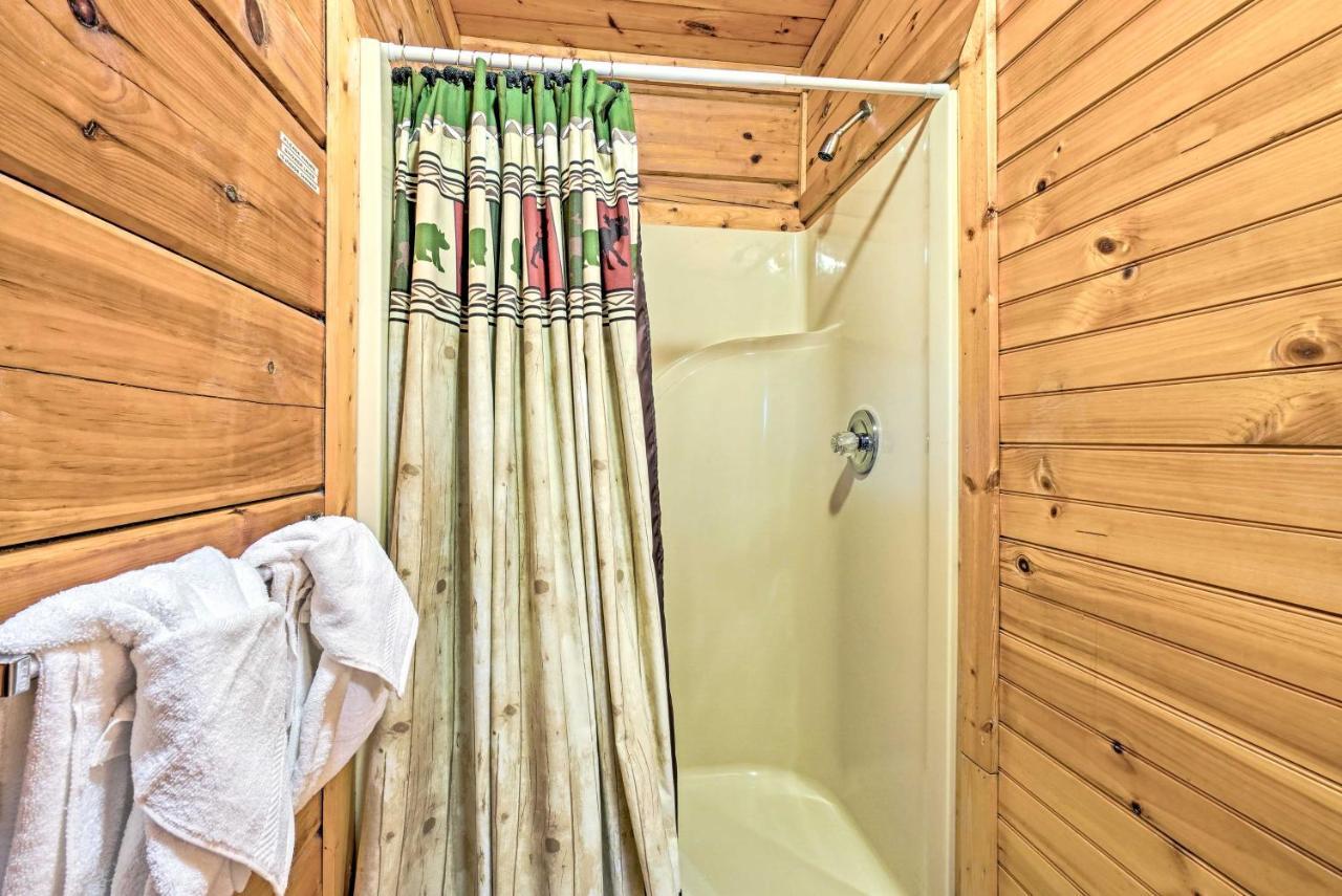 Grin N Bear It Cabin With Hot Tub And Fire Pit! Pigeon Forge Exteriör bild