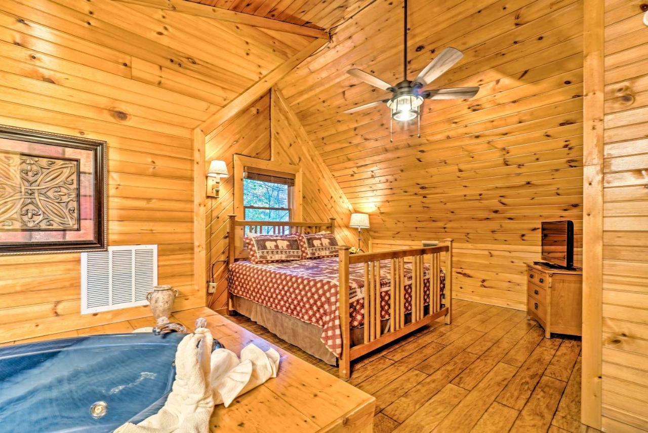 Grin N Bear It Cabin With Hot Tub And Fire Pit! Pigeon Forge Exteriör bild
