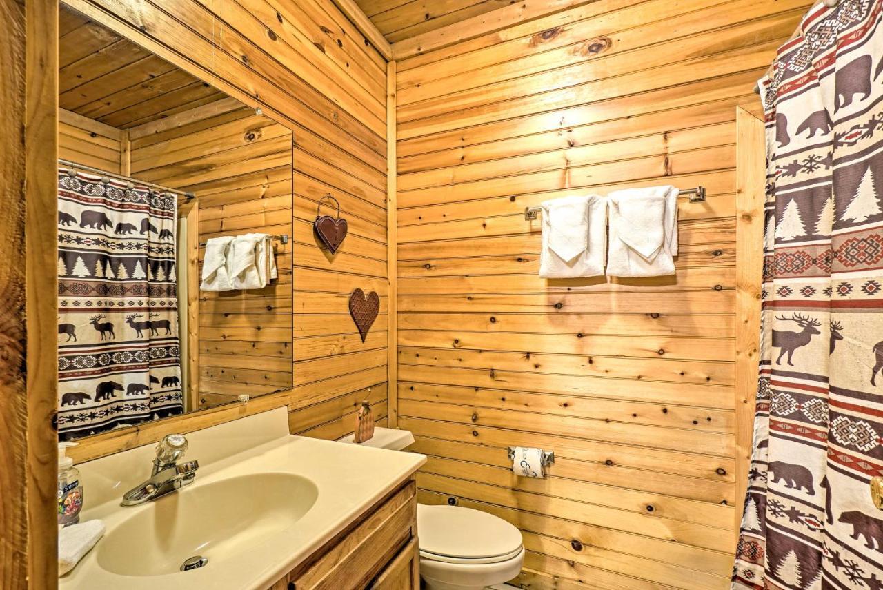 Grin N Bear It Cabin With Hot Tub And Fire Pit! Pigeon Forge Exteriör bild