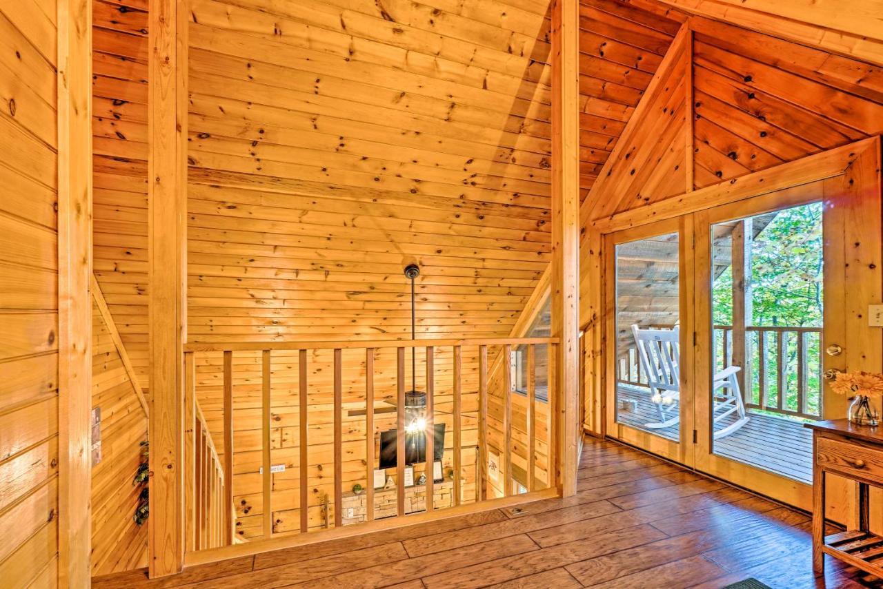Grin N Bear It Cabin With Hot Tub And Fire Pit! Pigeon Forge Exteriör bild