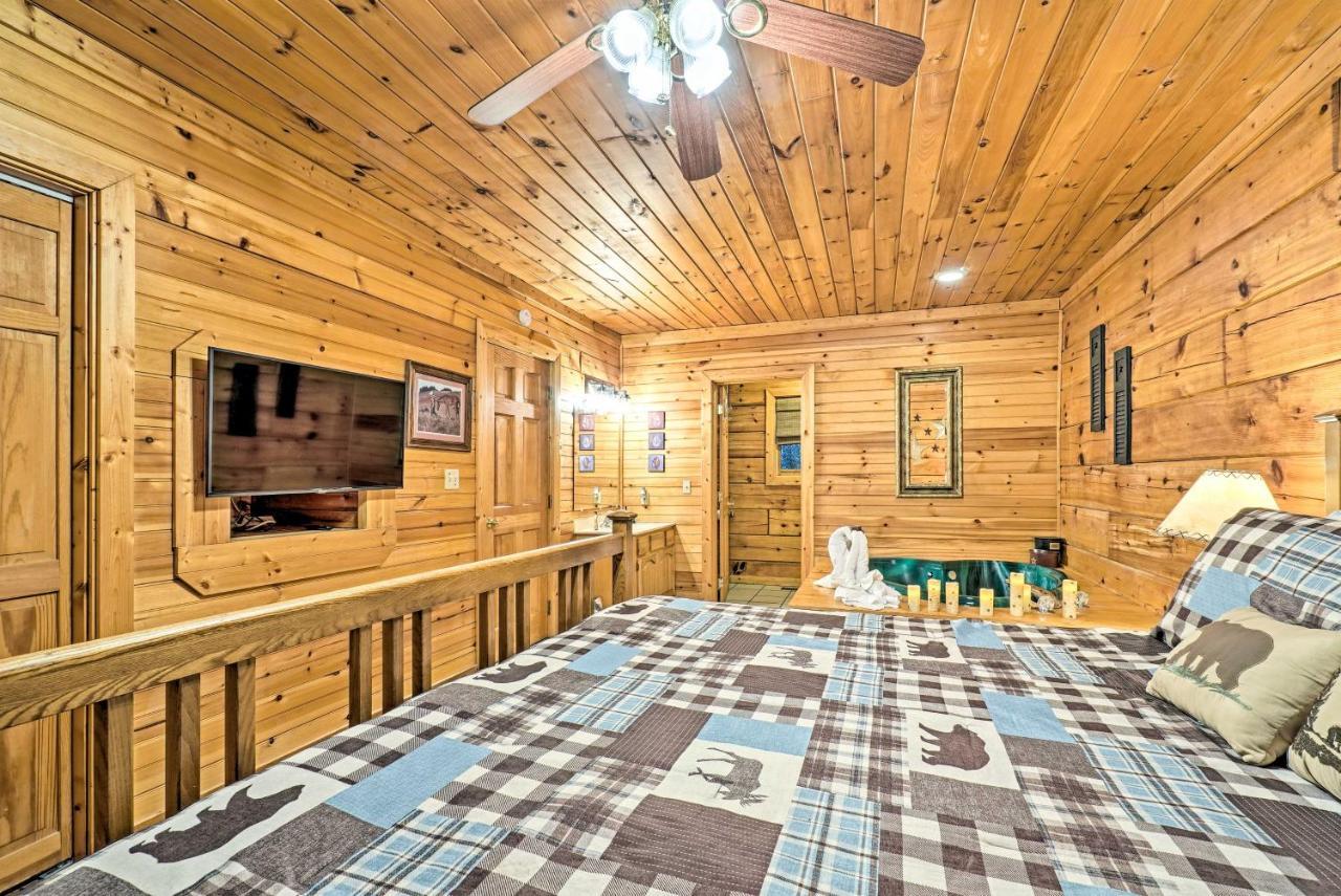 Grin N Bear It Cabin With Hot Tub And Fire Pit! Pigeon Forge Exteriör bild