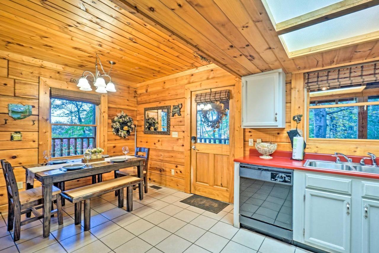 Grin N Bear It Cabin With Hot Tub And Fire Pit! Pigeon Forge Exteriör bild
