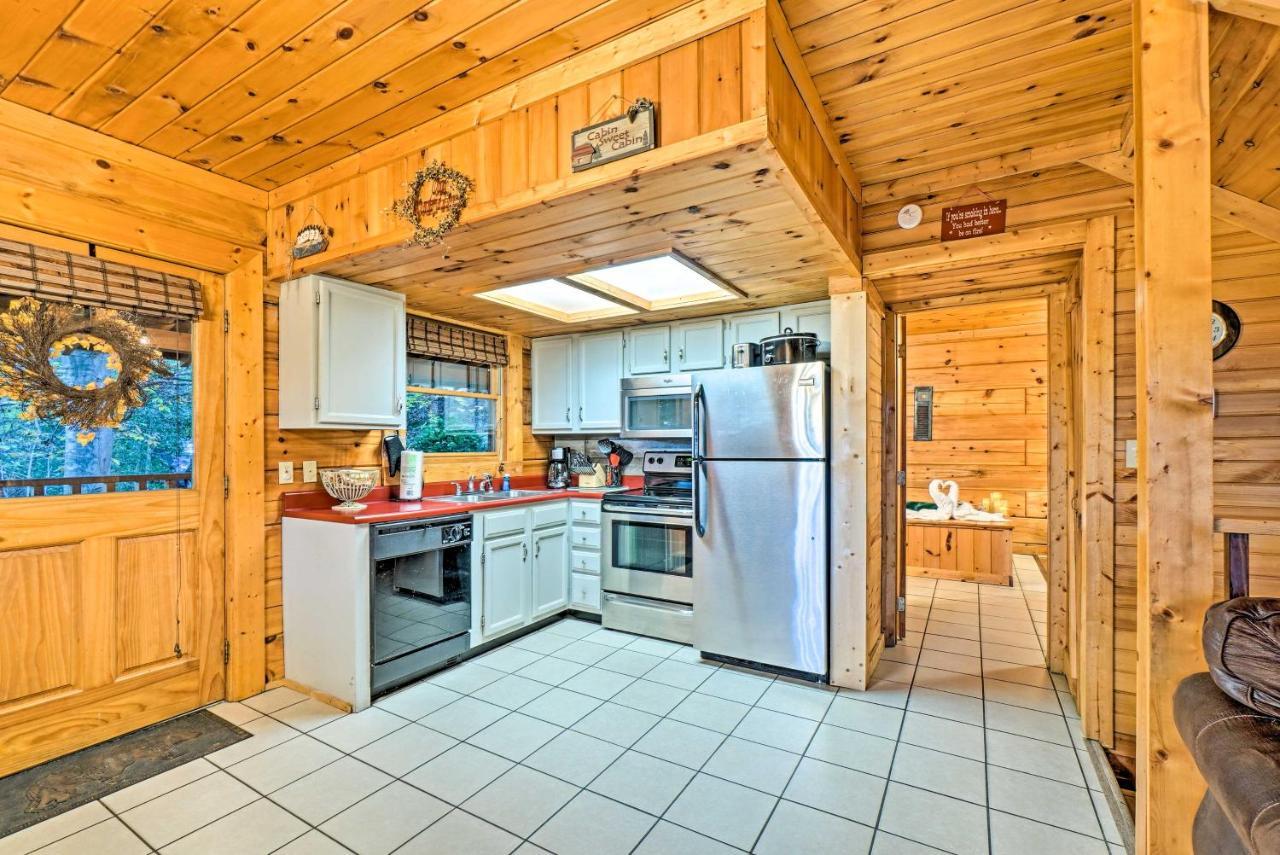 Grin N Bear It Cabin With Hot Tub And Fire Pit! Pigeon Forge Exteriör bild